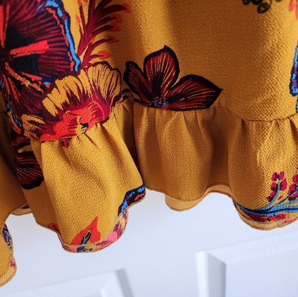 Artizan Robin Barre Made in Canada Floral Ruffled Top Size Small - Picture 5 of 7